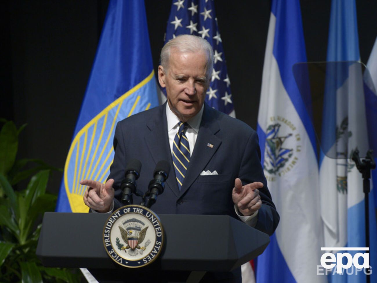 Порошенко провел телефонный разговор с Байденом