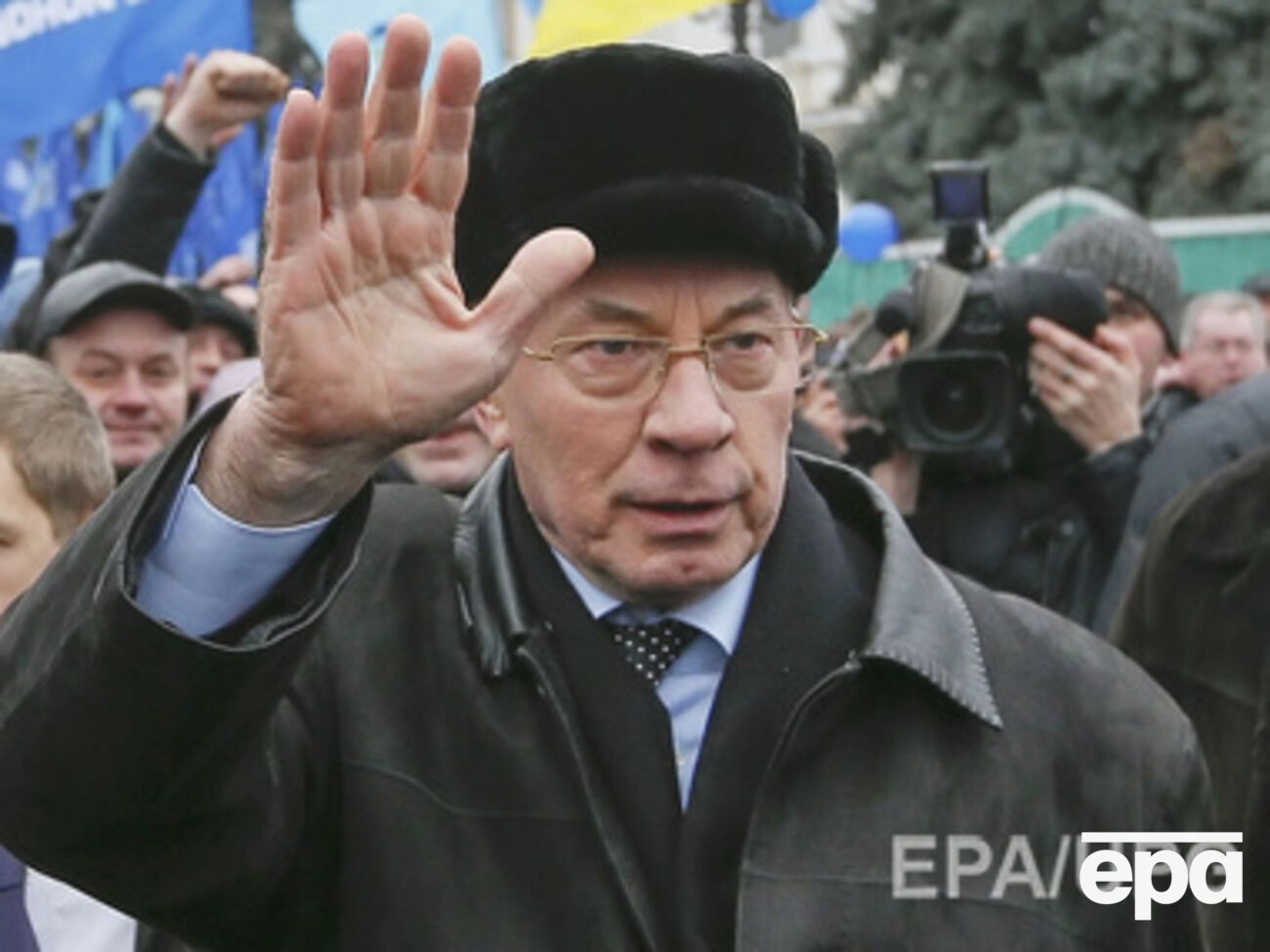 Азаров за год написал книгу