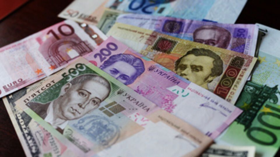 Гривна теряет свои позиции