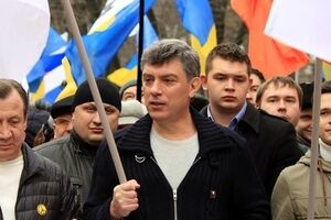 На военном бюджете наживаются воры, уверен Немцов