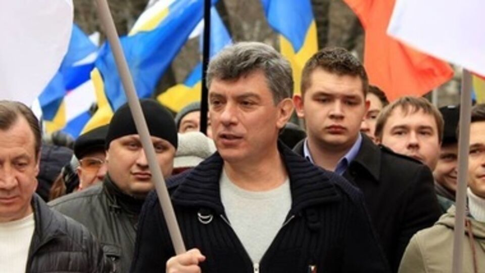 На военном бюджете наживаются воры, уверен Немцов