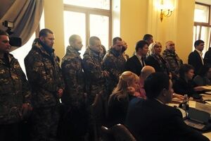 Люди в форме не мешали проведению заседания комиссии