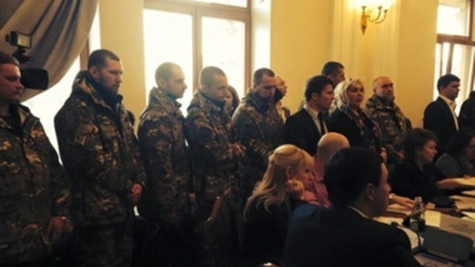 Люди в форме не мешали проведению заседания комиссии