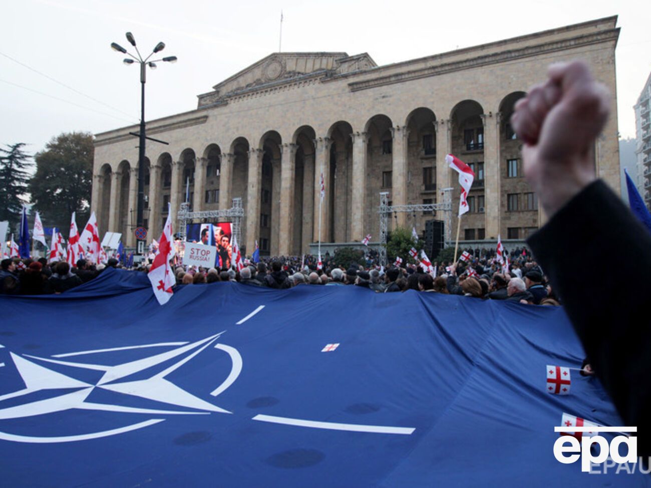 В НАТО заметили поставки российского оружия на Донбасс
