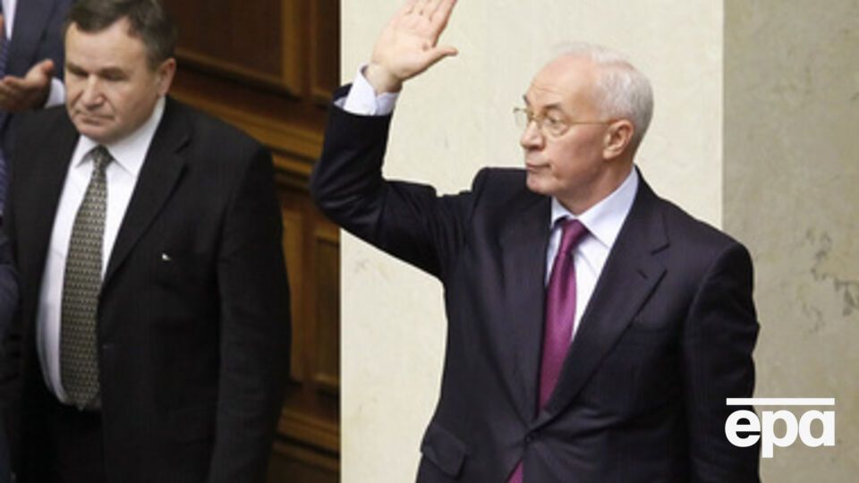 Азаров завтра презентует книгу