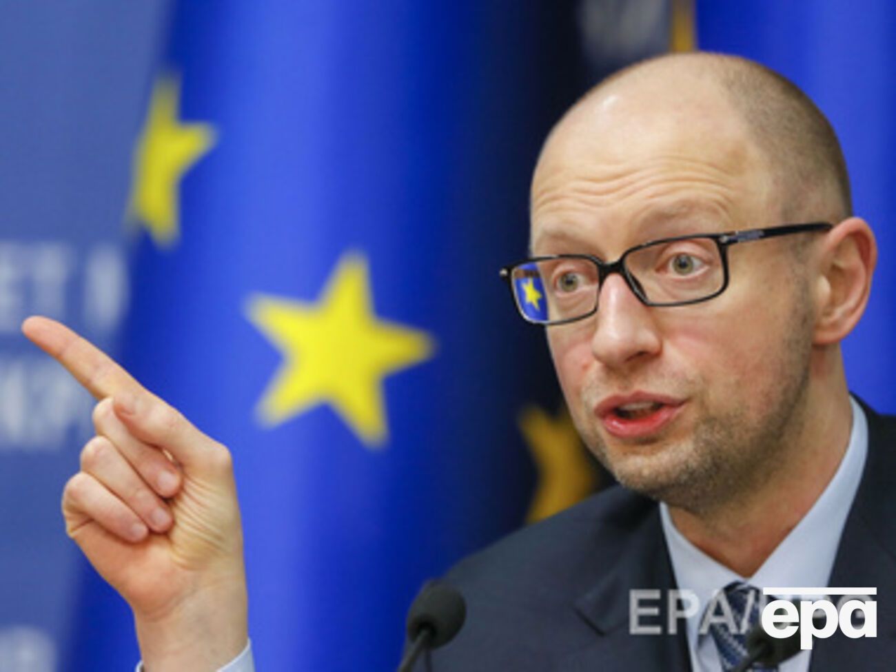 Яценюк призвал украинцев вступать в ВСУ