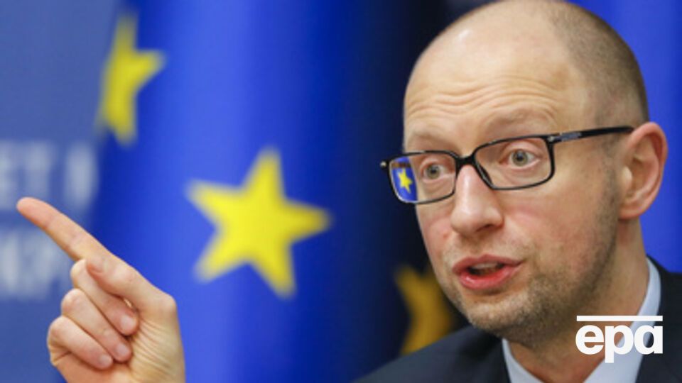 Яценюк призвал украинцев вступать в ВСУ