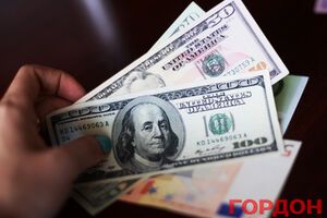 Гривна стремительно теряет позиции
