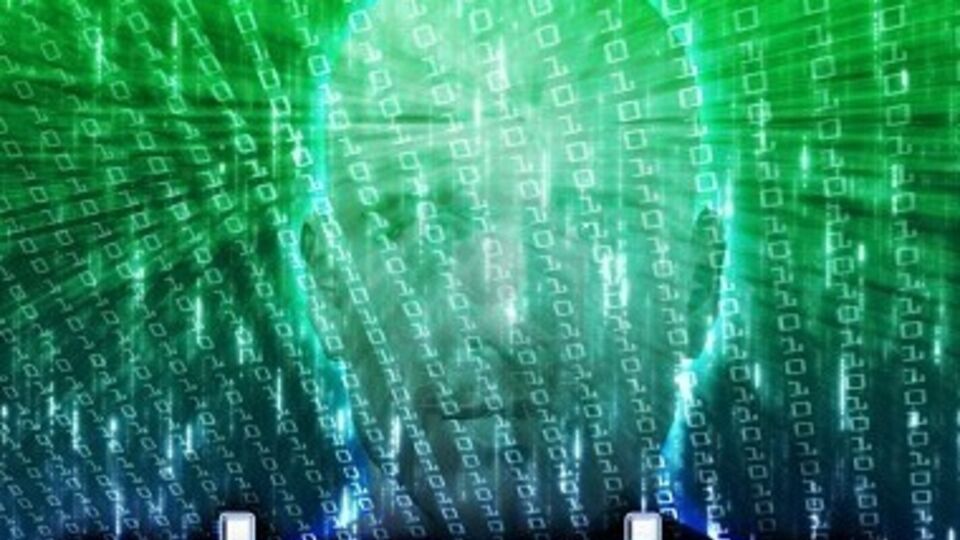 Хакеры намеревались вскрыть компьютеры и скачать информацию с жестких дисков