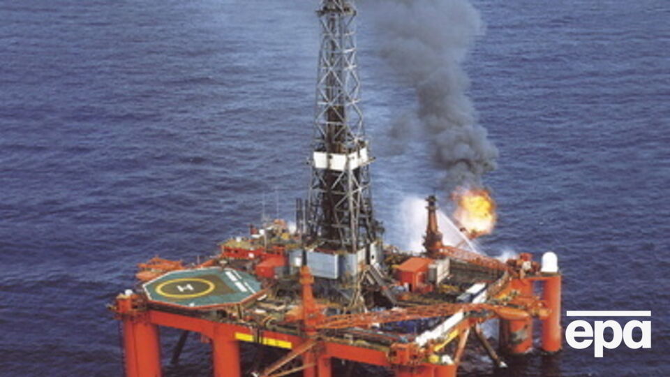 Цена на нефть колеблется то вверх, то вниз