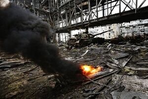 Киевские волонтеры предложили помочь пострадавшему бойцу и его родным, а расходы на лечение "киборга" взяла на себя владелец магазина, где работает его мать