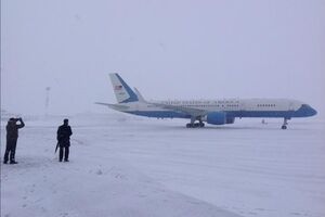 Самолет с Керри на борту приземлился в аэропорту Борисполь