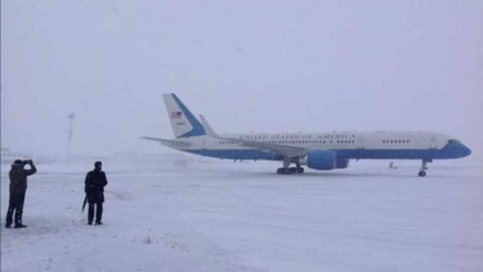 Самолет с Керри на борту приземлился в аэропорту Борисполь
