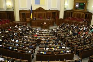 Депутаты от Оппозиционного блока Юрий Мирошниченко и Юрий Солод, а также Леонид Климов и Игорь Шкиря от группы "Экономическое развитие" зарегистрировались, но не проголосовали