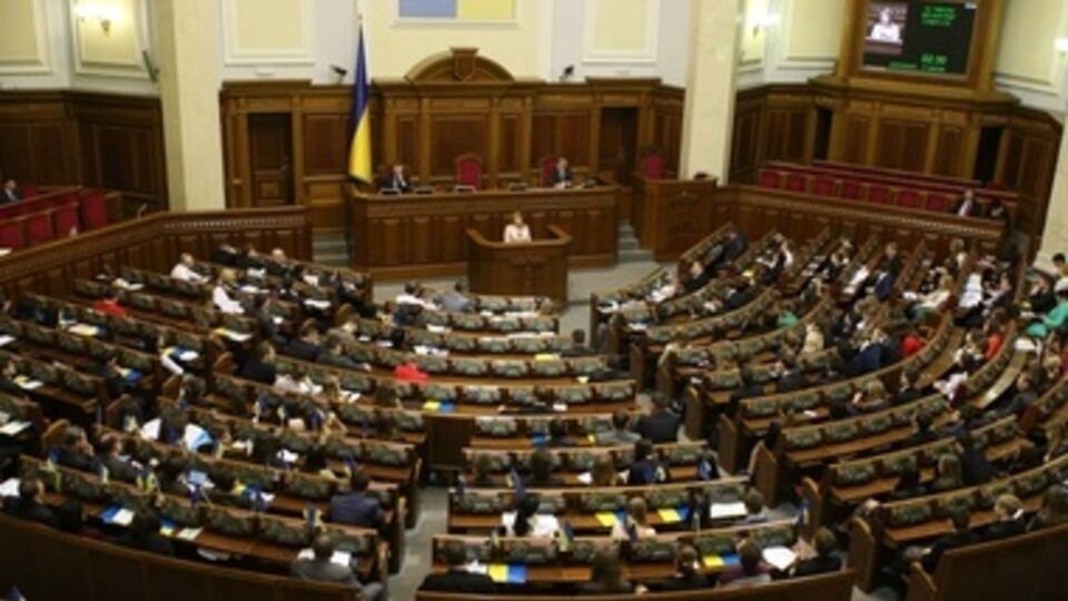 Депутаты от Оппозиционного блока Юрий Мирошниченко и Юрий Солод, а также Леонид Климов и Игорь Шкиря от группы "Экономическое развитие" зарегистрировались, но не проголосовали