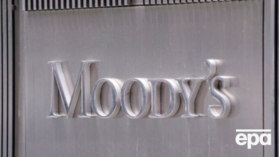 Агентство прогнозирует слабый рост ВВП в 2015 году, рост безработицы и падение реальных уровней заработной платы, что приведет к увеличению задолженности