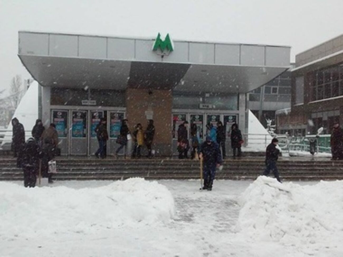 Метро сегодня будет работать дольше