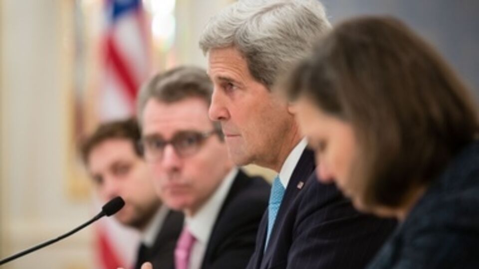Керри призвал Россию выполнять Минские договоренности