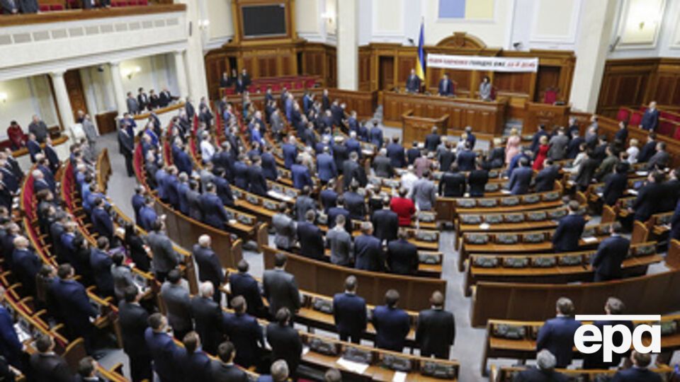 Парламент назначил в комиссию по одному представителю от каждой из пяти фракций-членов коалиционного большинства