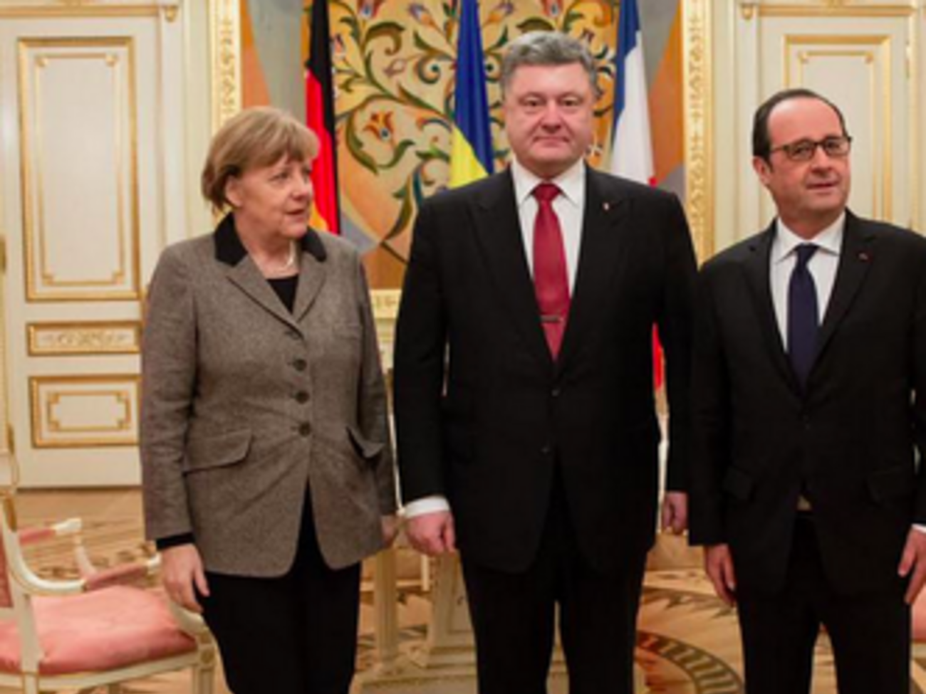 Олланд и Меркель прилетели на срочную встречу в Киев