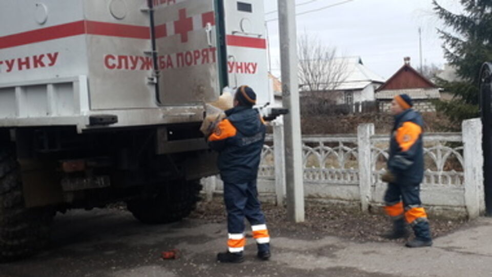 Раненых спасатели доставили в больницу города Артемовск