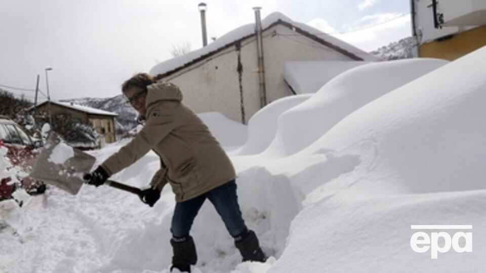 Испанию накрыли аномально сильные снегопады. Фоторепортаж