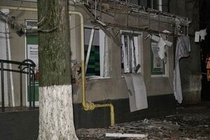 На месте взрыва работают эксперты взрывотехнической службы