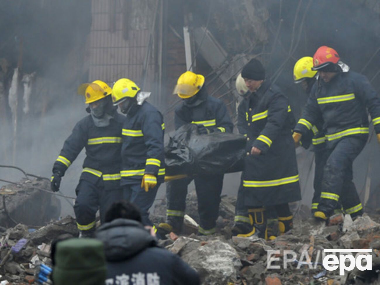 В Китае загорелся торговый центр