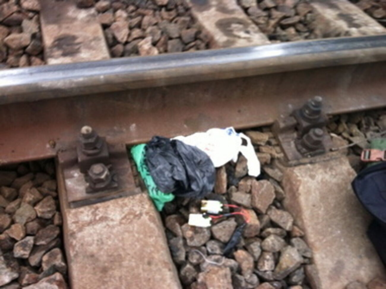 В Одессе на железной дороге нашли мощное взрывное устройство. Фоторепортаж