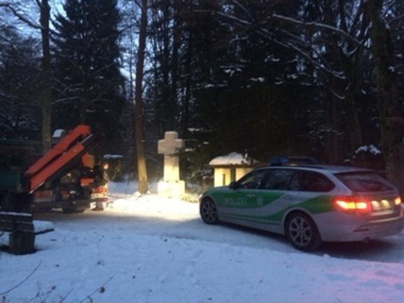 Вандалам не дает покоя могила Степана Бандеры