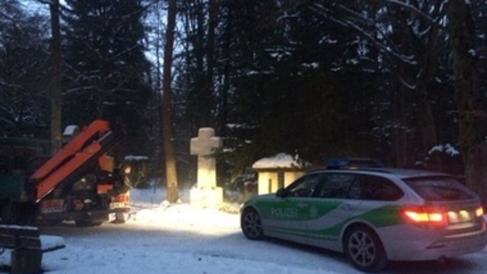 Вандалам не дает покоя могила Степана Бандеры