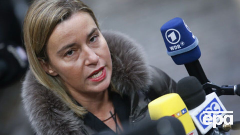 Могерини: Обеспечение оружием одной из сторон мне не кажется очень последовательным жестом