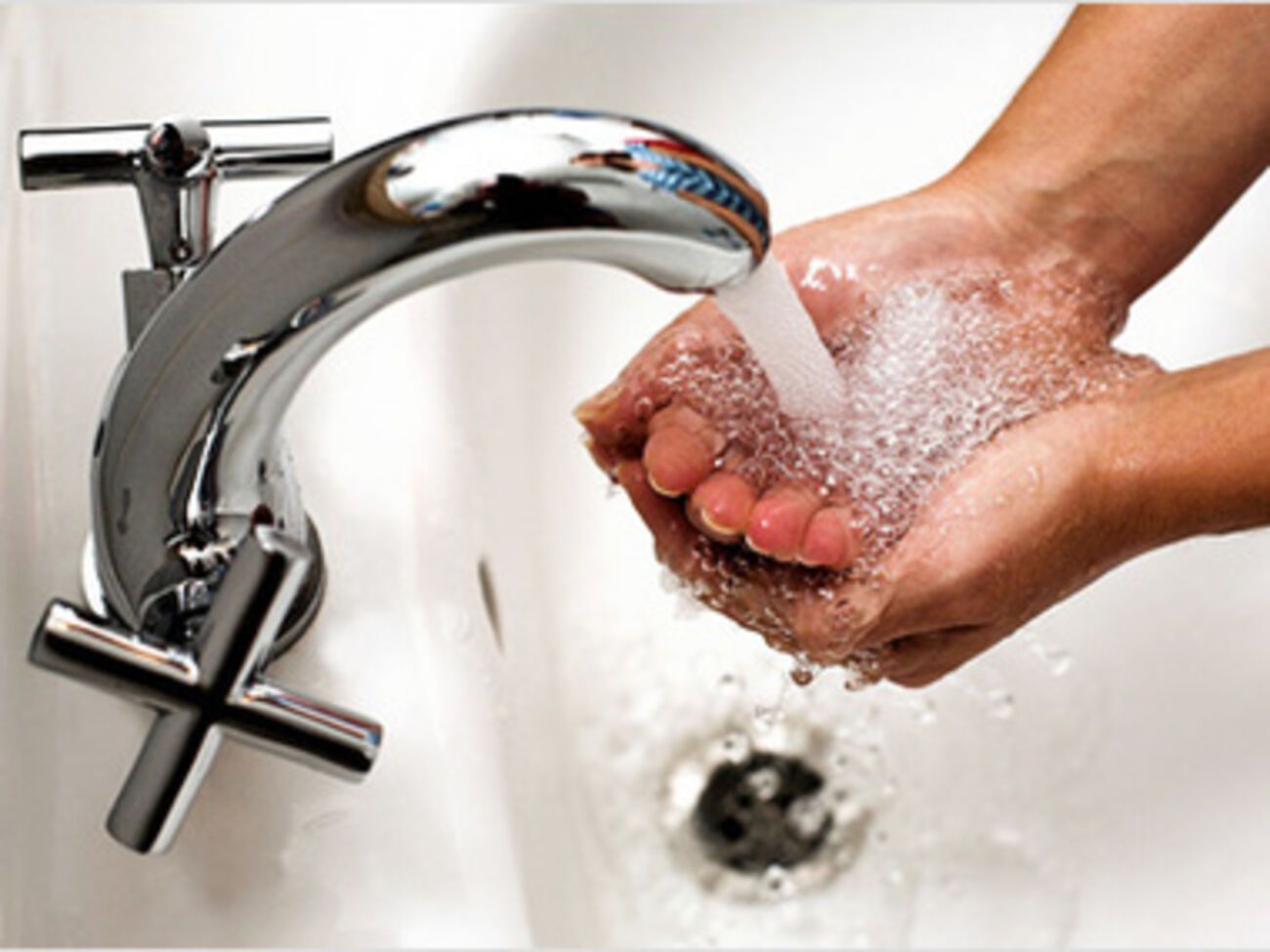 Власти рекомендуют кипятить воду не менее пяти минут