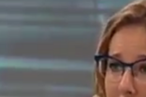 Ведущий программы также не забыл упрекнуть Собчак работой в "Доме-2"