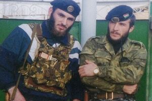 В следующие выходные в Днепропетровске планируется провести вече памяти генерала Исы Мунаева (на фото справа)