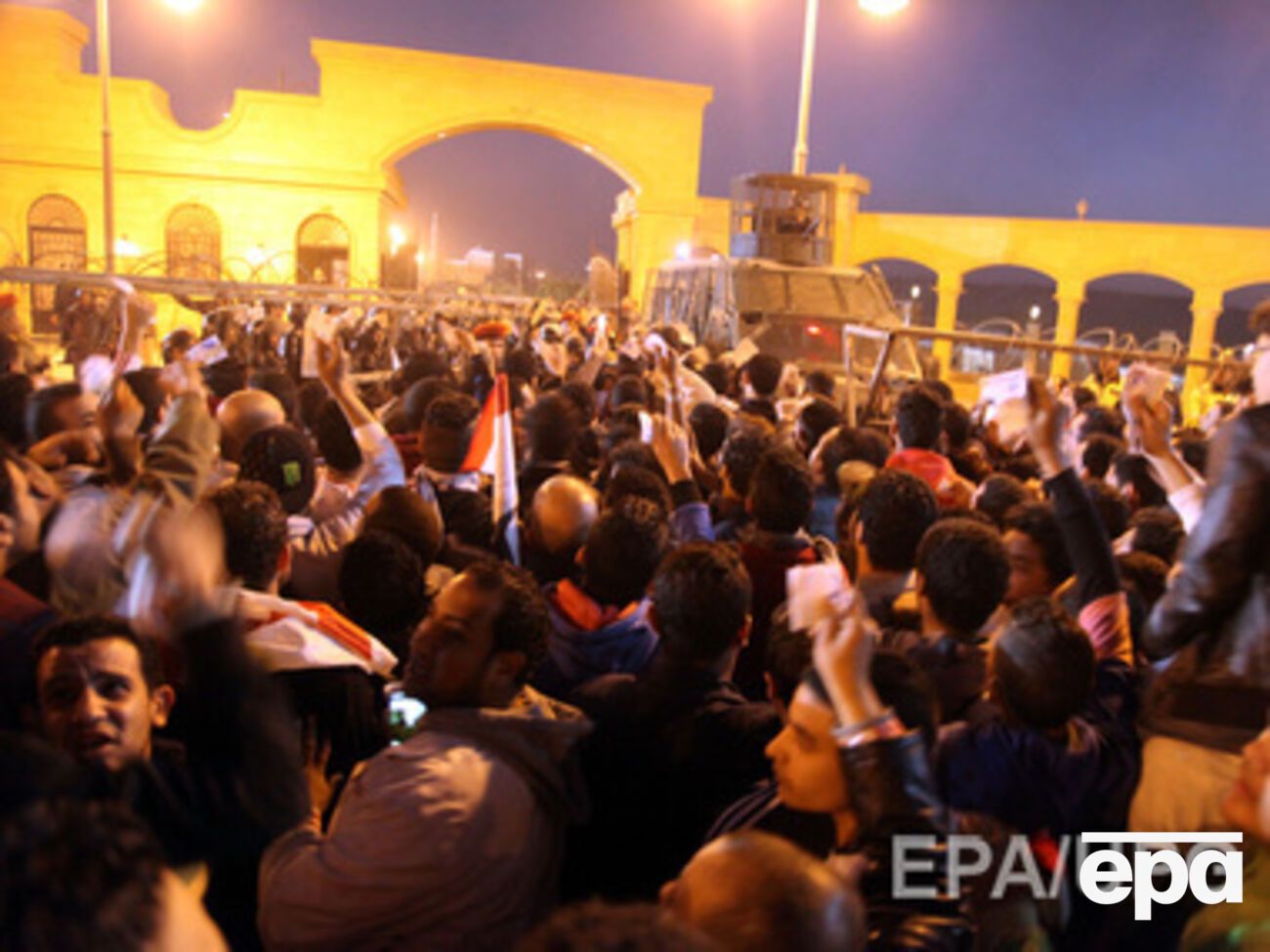 Незадолго до начала матча между футбольными клубами "Замалек" и "Инби" произошли столкновения между полицией и фанатами