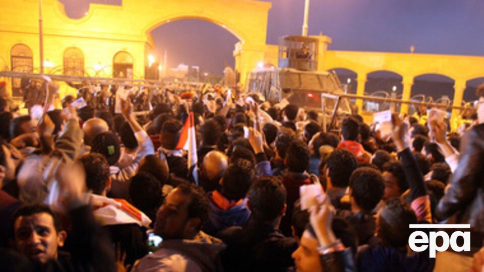 Незадолго до начала матча между футбольными клубами "Замалек" и "Инби" произошли столкновения между полицией и фанатами