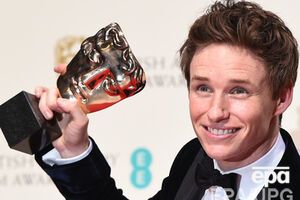 Победитель в номинации "лучший актер" --- Эдди Редмэйн