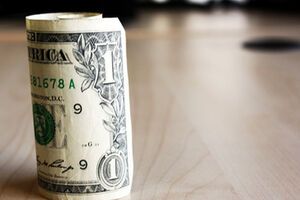 Доллар усиливает свои позиции по отношению к гривне