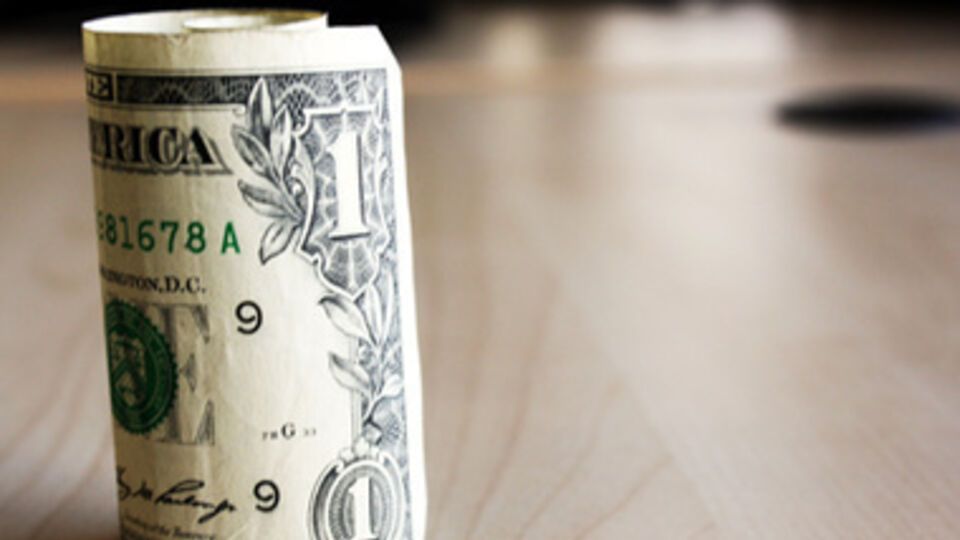 Доллар усиливает свои позиции по отношению к гривне