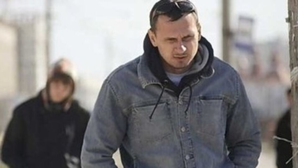 Российские власти продолжают удерживать Сенцова