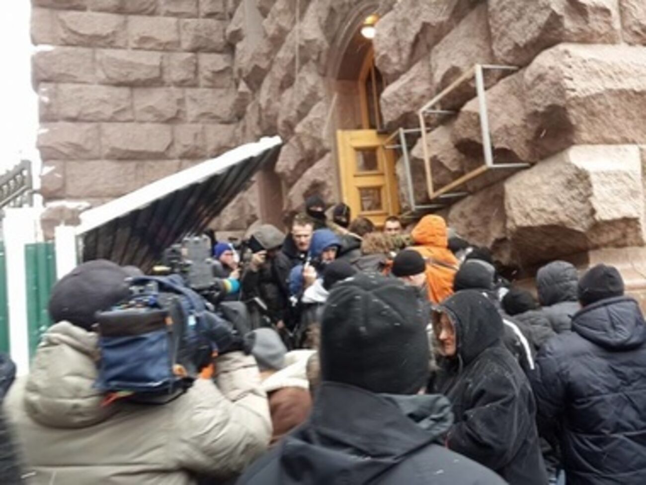 Возле КГГА задержали четверых митингующих