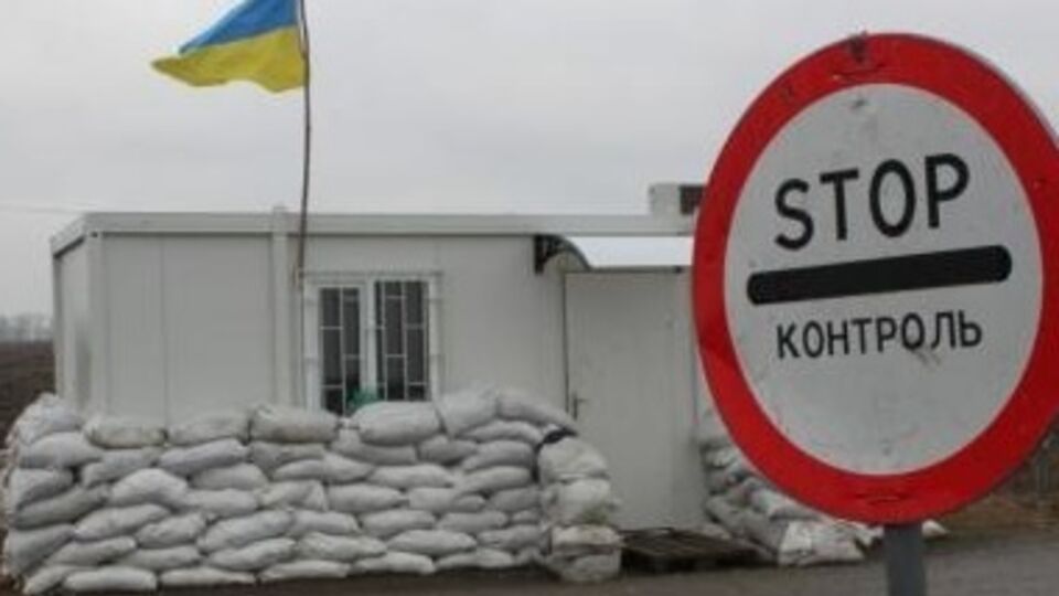 Четыре беспилотника были зафиксированы в районе села Сартана и городов Мариуполь и Северодонецк Донецкой области