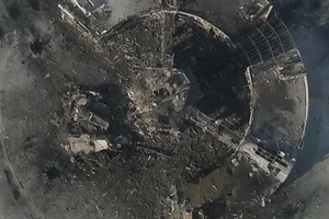 Микац заявил, что военные вынуждены были оставить донецкий аэропорт