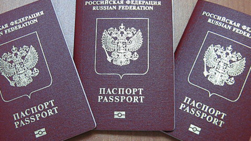 Для въезда в Украину россиянам понадобится загранпаспорт