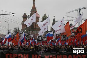 Около тысячи граждан находятся перед рамками для прохождения контроля