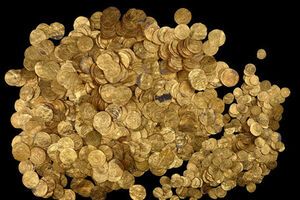 Клад средневековых монет, найденных на дне Средиземного моря