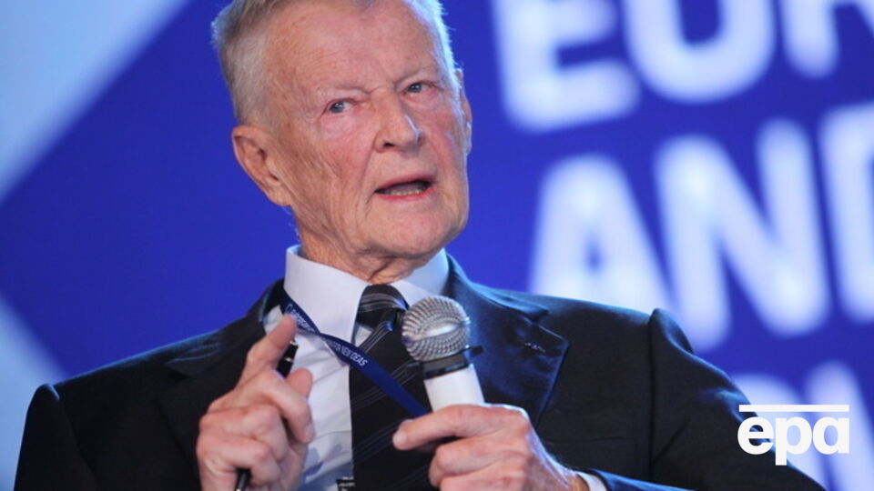 Бжезинский вновь призывает обеспечить Украину оружием