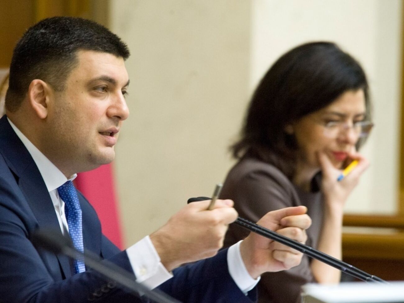 Владимир Гройсман пока не подписал принятый месяц назад закон о запрете российских фильмов в Украине