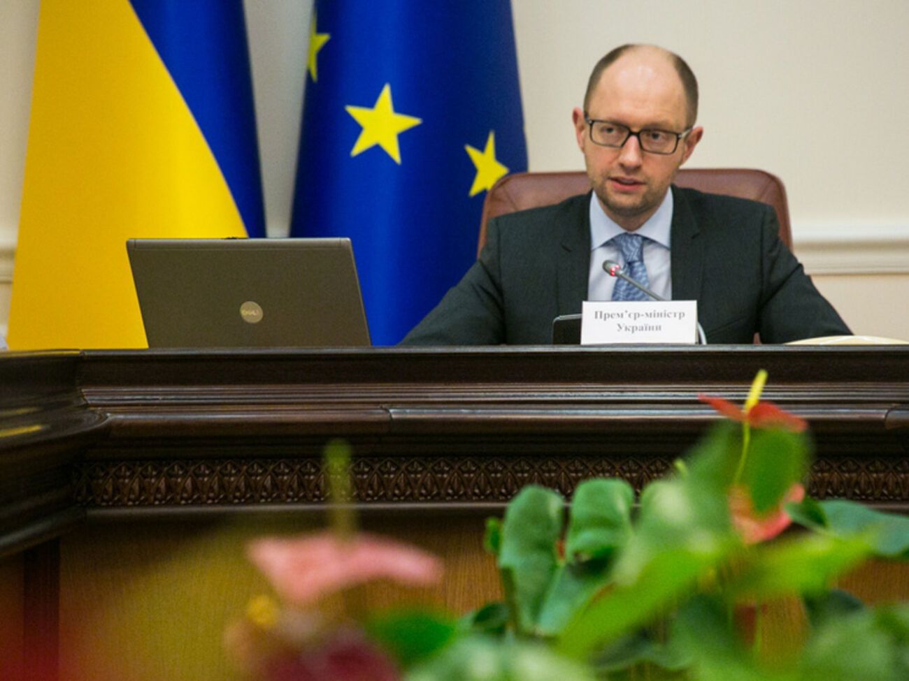 Арсений Яценюк: На улице плюс 14, а батареи&nbsp;&ndash; плюс 50